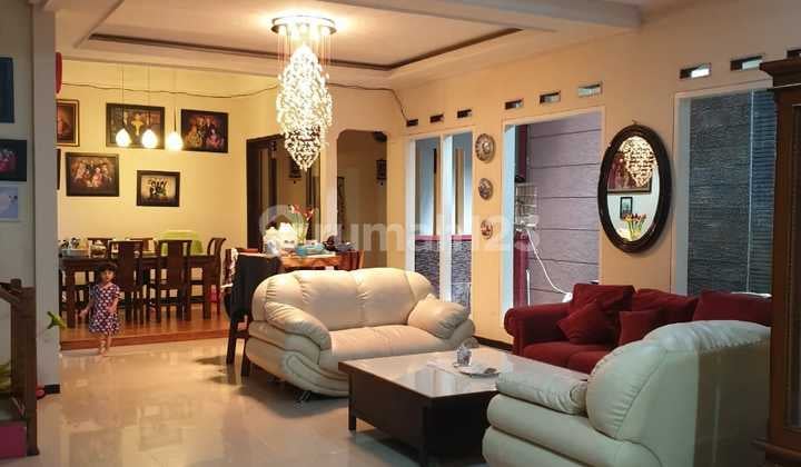 Rumah Siap Huni 2½ Lantai Dekat Sriwijaya di Jl Kembar Timur