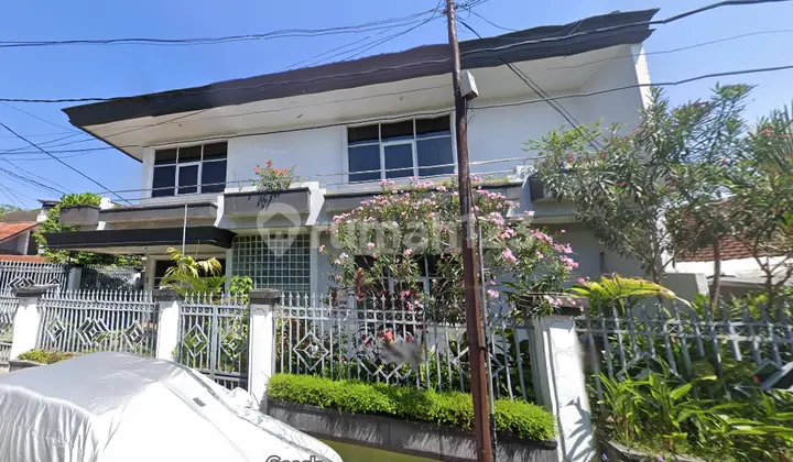 Rumah Hadap Selatan Depan Taman Komplek Jl Taman Sidoluhur