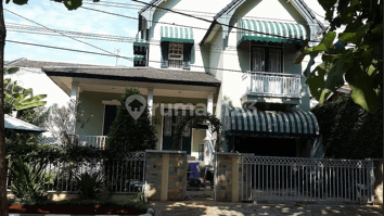 Rumah Cantik Bergaya Desain French Farmhouse, Pondok Kelapa