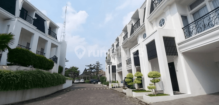 Rumah Modern + Lift , View Timur Cluster Madja Residence, Joglo