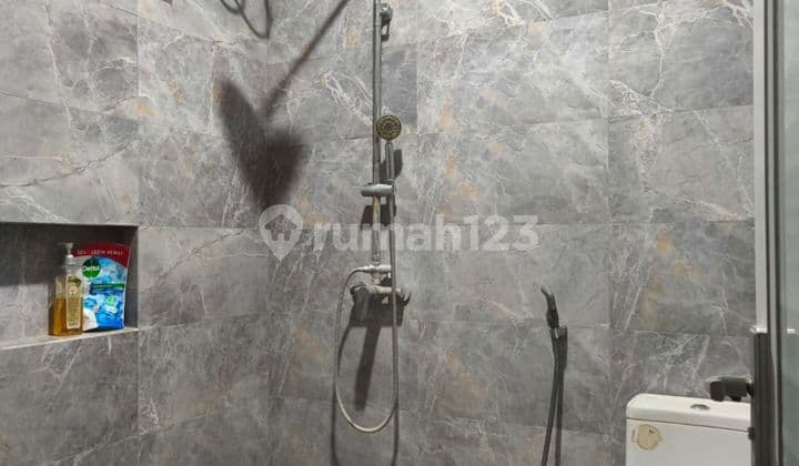 Rumah 2 Lantai Murah di Vila Sentra Raya CItraland Utama