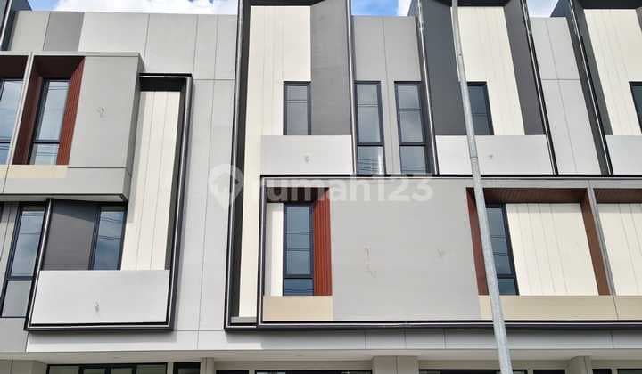 Disewakan Ruko Baru District 9 Citraland Dekat Wiyung