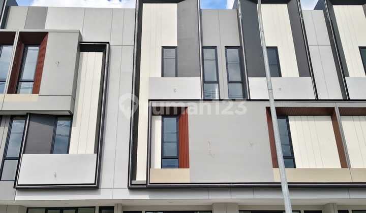 Disewakan Ruko Baru District 9 Citraland Dekat Wiyung