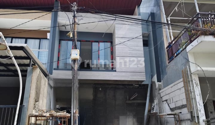 NEW FRESH!! House in North Mulyosari near Pakuwon City NEW FRESH!! House in North Mulyosari near Pakuwon City