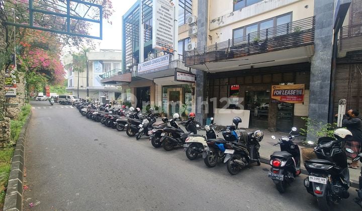 Ruko Lebar 7 Meter Dengan Rooftop Di Kuta