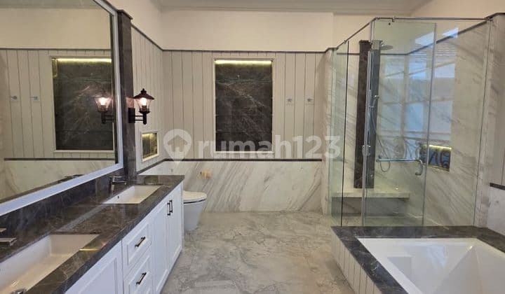 Rumah Bebas Banjir di Kemang
