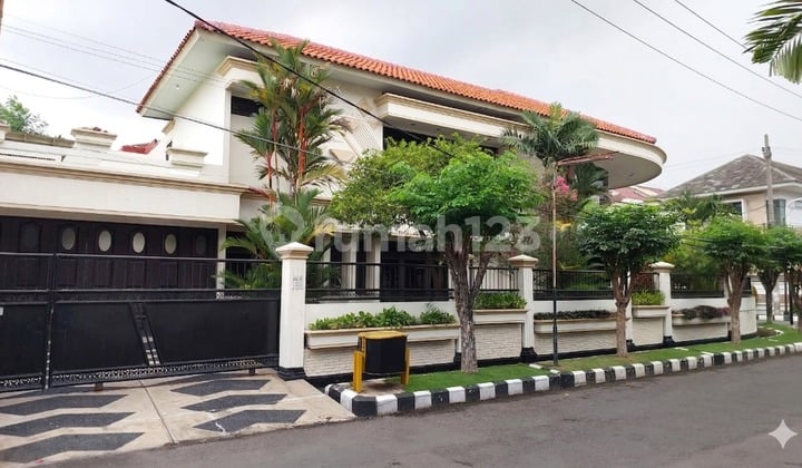 For Sale, Move-in Ready House in Manyar Kertoadjo, Surabaya