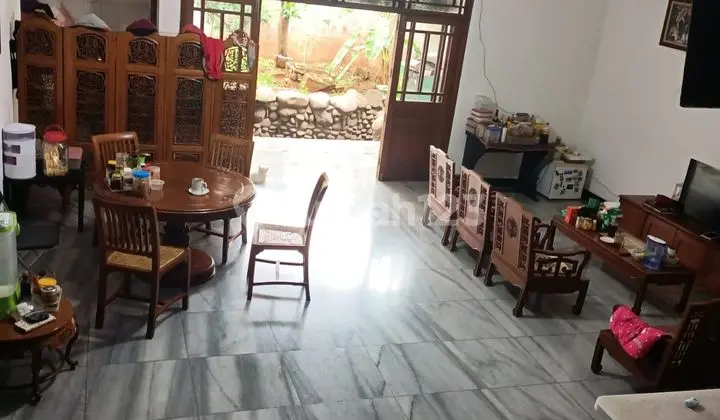 Dijual murah rumah mewah di Meruya Selatan