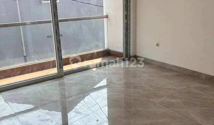 Dijual Rumah Bagus Brand New di Taman Surya
