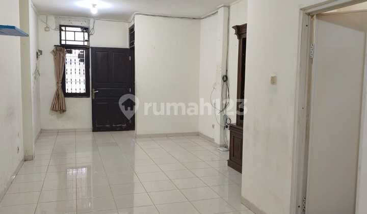 Rumah Siap Huni Sudah Renov di Taman Palem Lestari