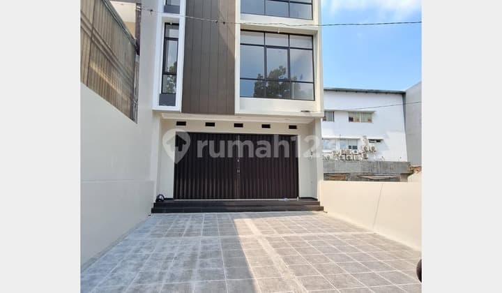 For Sale: Main Road Shop House in Kiaracondong, Bandung
