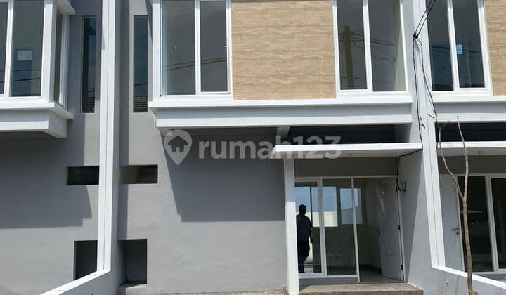 DARI BARU BELUM PERNAH DIPAKAI Rumah Millenial 2 Lantai The Anvaya Juanda Sidoarjo 600Jtan One Gate Jalan Dpn 9m Bisa KPR