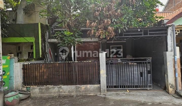 Tiara Garden House Pagerwojo Sidoarjo 7x14 Certificate of Ownership, Facing a Busy Street, Suitable for Business, Cheap Flash Sale