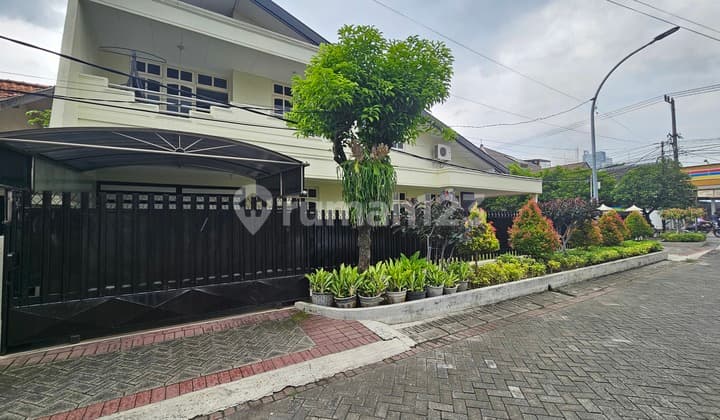 DEKAT POLDA, RS. BHAYANGKARA, KEJAKSAAN, PJB PLN DLL Rumah Ketintang Surabaya 14x25 Terawat Furnished SHM Best Price