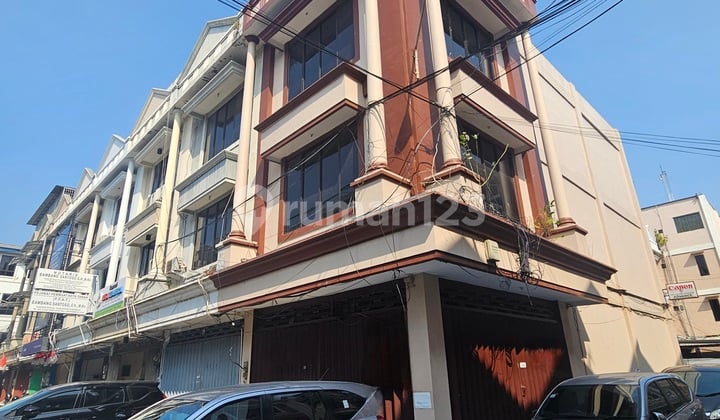 Jalan Paling Lebar - Posisi Hook Parkir bisa 5 Mobil