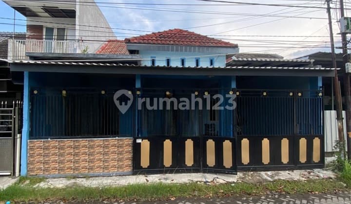 Hadap Fasum Taman - Parkir Tamu Aman Rumah Siap Huni Wiguna Timur Surabaya