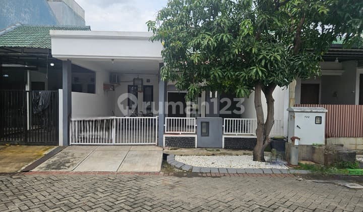 Rumah di Jalan Utama 12 Meter - Jarang Ada di Harga 1 M-An! Bukan Rumah Biasa, Ini Posisi Emas.