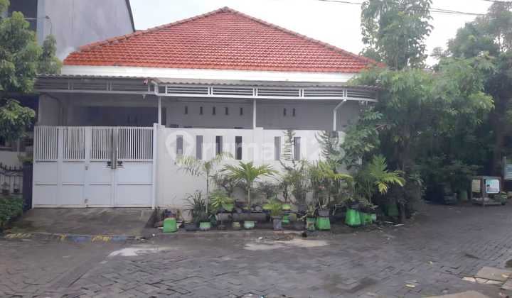 Rumah Siap Huni - Plafon Tinggi, Sirkulasi Udara Sangat Baik | Gunung Anyar Emas, Surabaya Timur