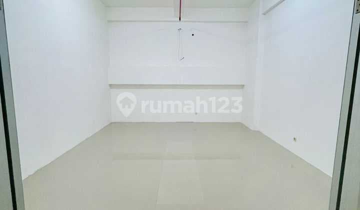 Ruang Kantor Nyaman di Surabaya Timur - Gunawangsa Merr, Bebas Ribet Parkir & Siap Digunakan