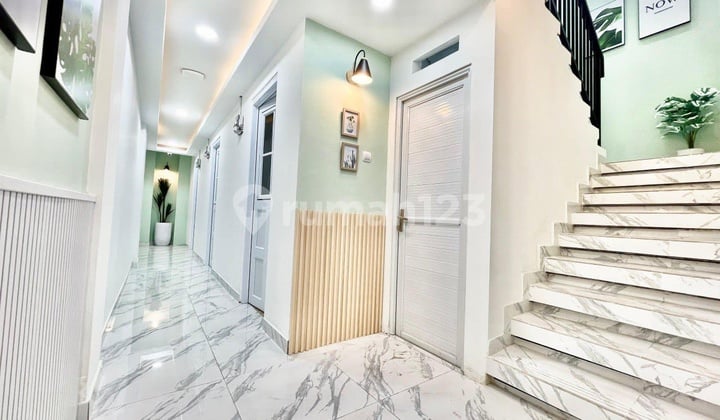 Dijual.kost 4 Lantai di Grogol Jakarta Barat Surat SHM