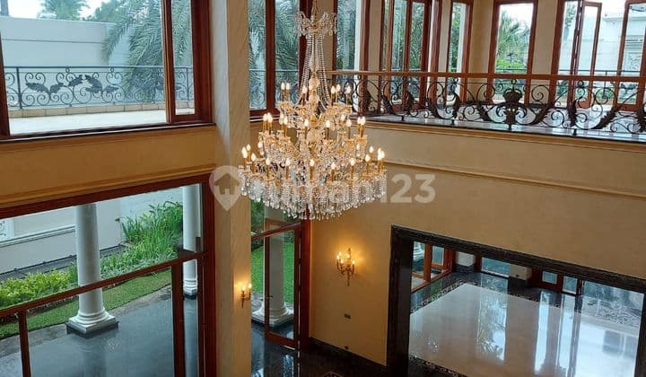 Rumah 2 Lantai SHM Bagus Desain Europe Classic di Bukit Golf Pondok Indah