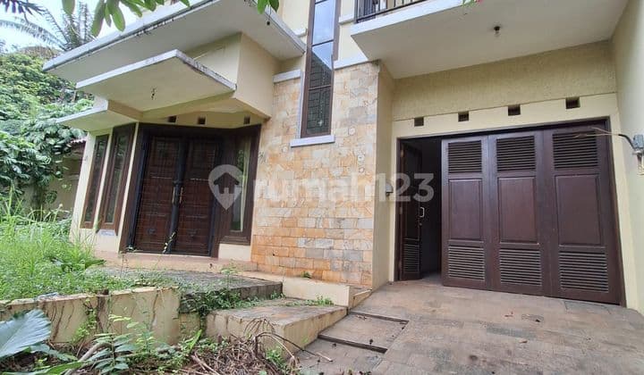 Rumah di Villa Cinere Mas 2 Lantai SHM Butuh Renovasi