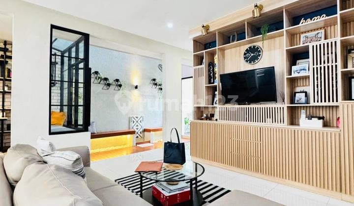 Rumah Cantik Siap Huni Dengan Swimming Pool Di Serenia Hills