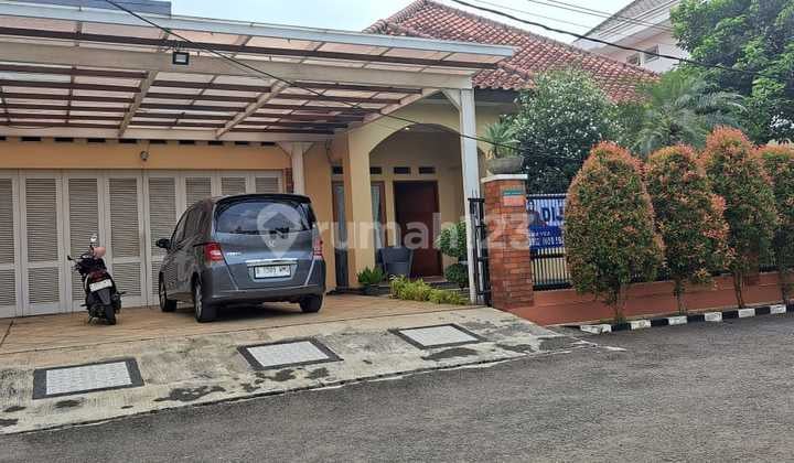 Sewa Rumah Bukit Cirendeu LT 600 Taman Luas Kolam Ikan Asri