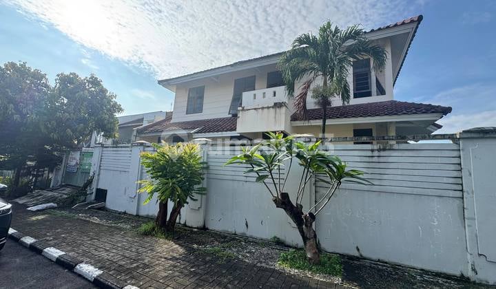 Rumah Hoek Cinere LT 300 LB 215 4Kt Lokasi Favorit Siap Huni