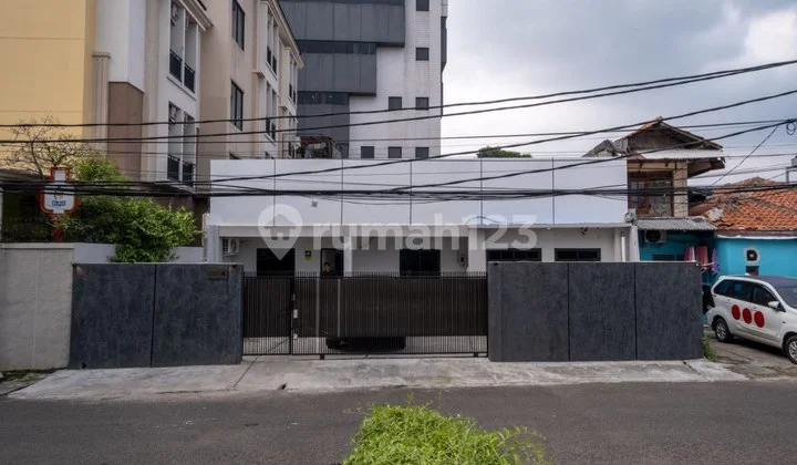 Rumah Kost 17 Kamar di Mampang - Investasi Prospektif, Full Penyewa!