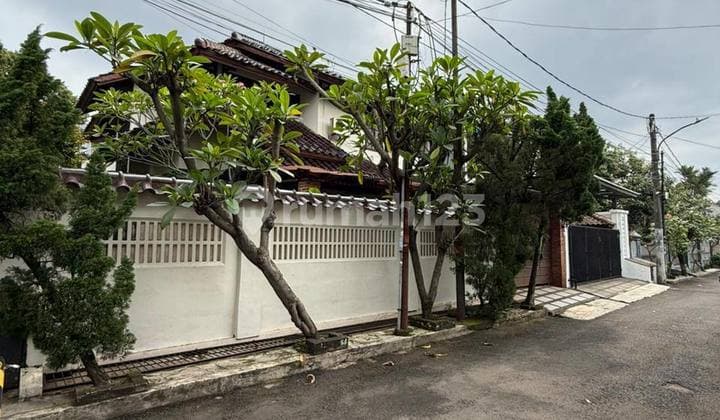 Rumah Hoek Lebak Bulus 320M Siap Huni Dekat MRT 6,5M