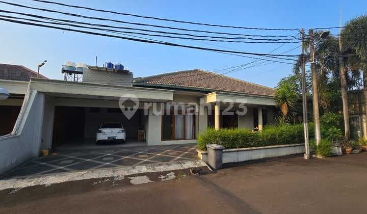 Luxurious 1-Story House in Cipete with a Spacious Garden and Open Layout
