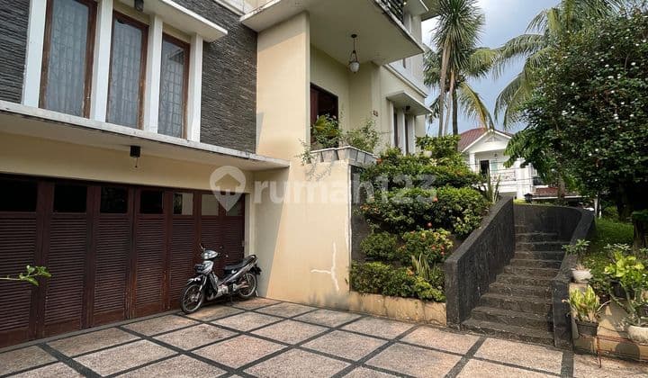 "rumah Cantik 3 Lantai Di Jati Padang, Dekat Tol Tb Simatupang!"