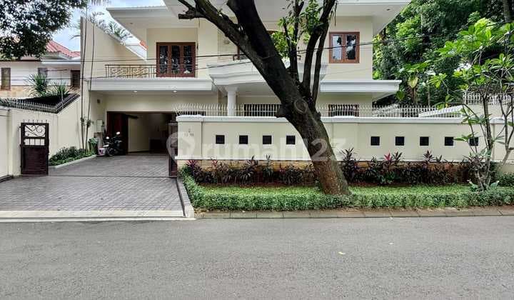 Luxury House for Rent Cipete 5 BR Swimming Pool Land Area 930m² Strategic