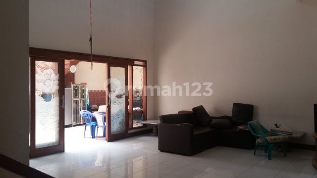 Rumah Cocok Untuk Keluarga Besar di Taman Kopo Indah 3