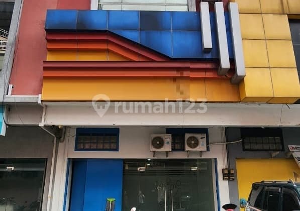 Well-Maintained Commercial Area Shop Houses in Terusan Pasir Koja, 6 Units Available.