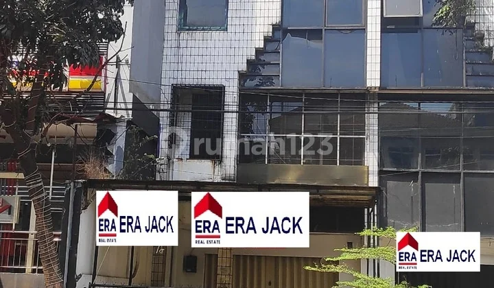 Strategic Shop House Ideal for Business on Dewi Sartika Street. Strategic Shop House Ideal for Business on Dewi Sartika Street.