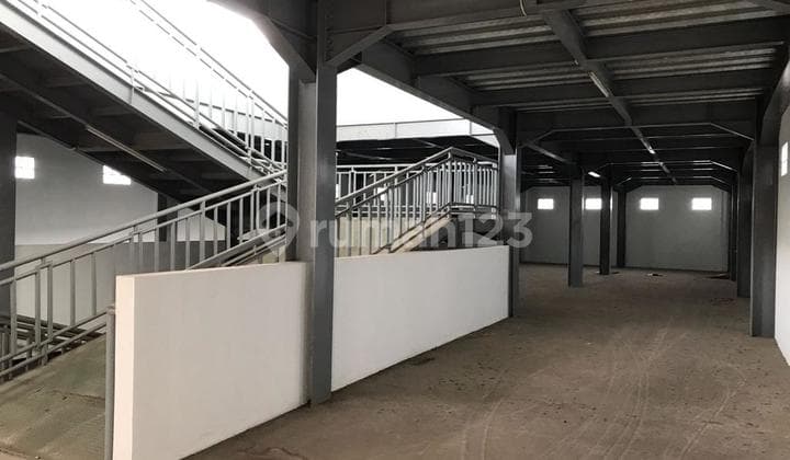 Ruko Strategis, Lantai 4 Full Dak Beton di Pasar Baru