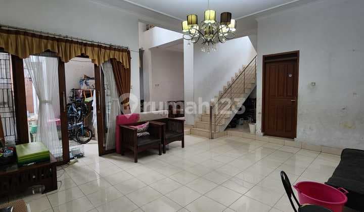 Rumah Dua Kavling Fondasi Sangat Kokoh di Cibolerang Indah