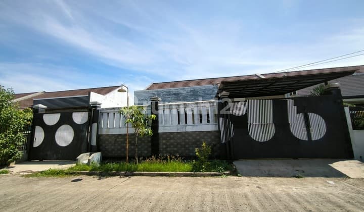 Rumah Ada Kelebihan Tanah Siap Huni di Taman Kopo Katapang