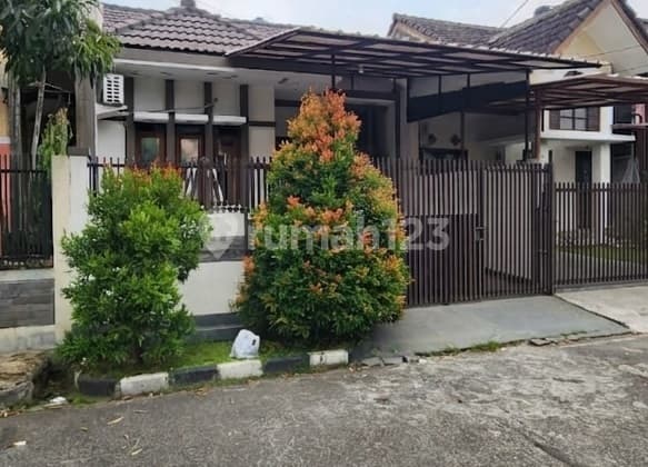Rumah Baru Eksklusif di Taman Kopo Indah 3 - One Gate System, Jalan Beton Lebar!