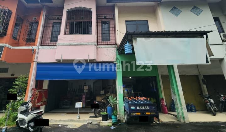 Ruko Area Ramai Sudah Dibuat Dua Ruko di Taman Kopo Indah 3