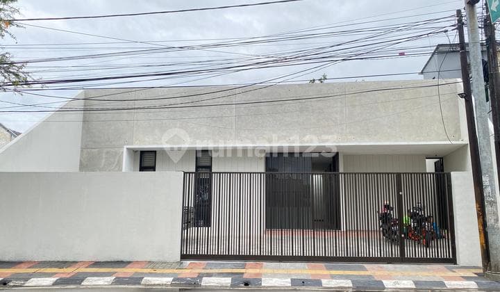 New and Minimalist House in the City Center of Bandung, Sriwijaya