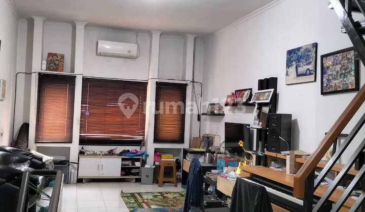 Ruko Lokasi Strategis Kawasan Ramai di Taman Kopo Indah 1