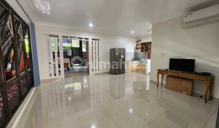 Luxurious Corner House in Buah Batu, Podomoro Park! 1 Minute to Club House & Swimming Pool