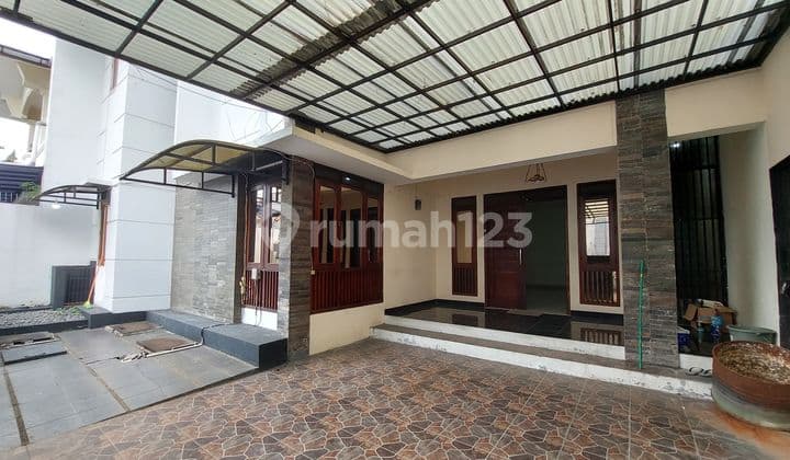 Disewakan Rumah 2 Lantai Turangga Dekat Trans Studio