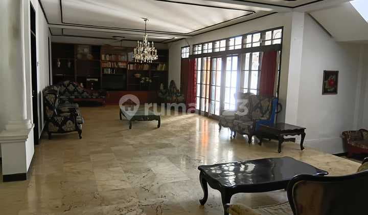 Rumah Luas Dekat Gedung Sate dan Kampus Widyatama Itenas