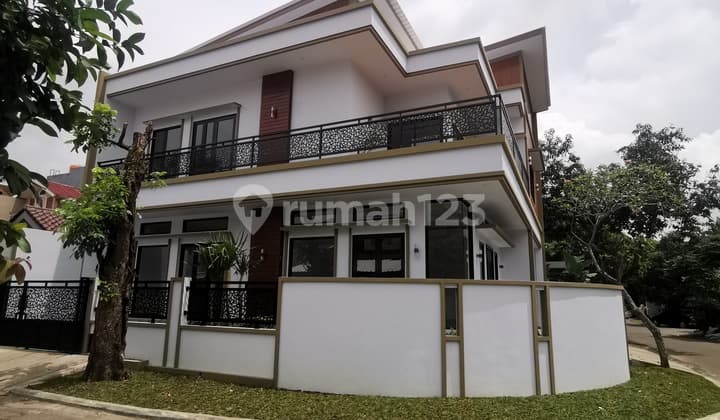 Corner Bangunan Mandiri Kencana Loka Bsd City - Siap Huni