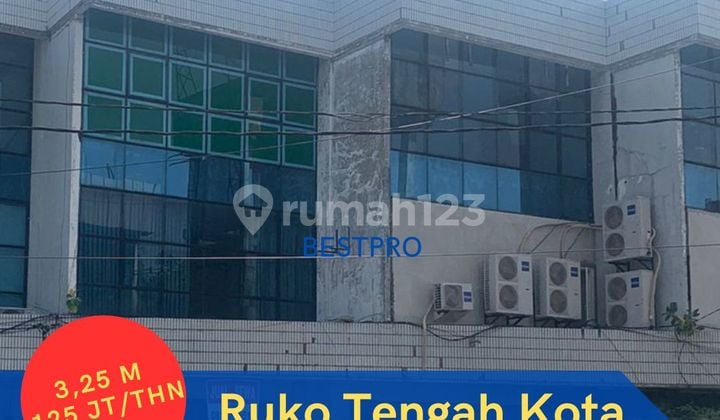 Shop house on Jl. Mt Haryono, Semarang Shop house on Jl. Mt Haryono, Semarang