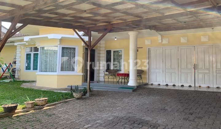 House on East Waru Street, Banyumanik